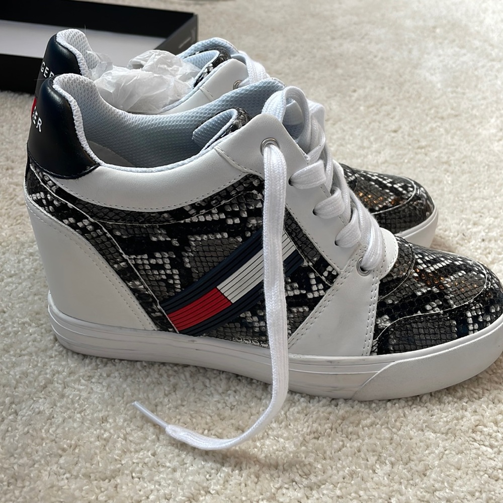 Tom Hilfiger raised sneakers